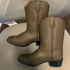 Kids Durango cowboy boots. Size US 3D
